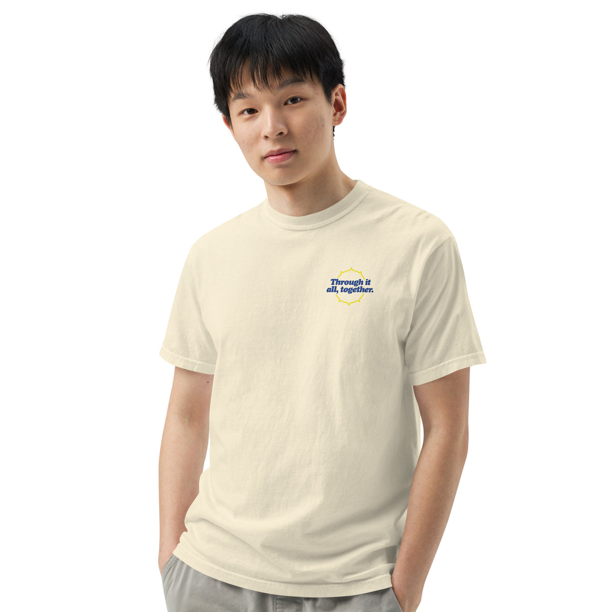 Heavyweight T-shirt in light ivory with small blue front logo
